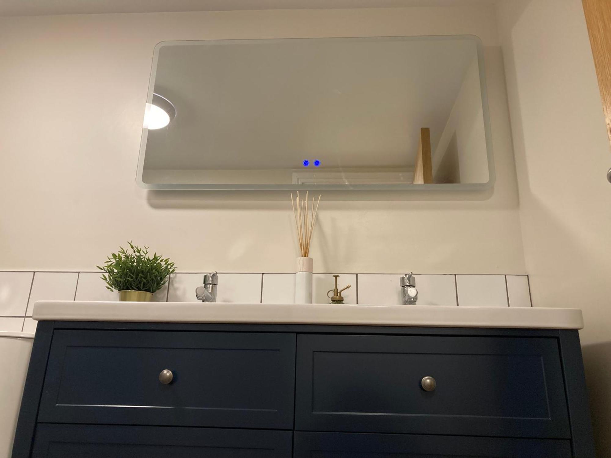 Smart 4K Tvs In All Bedrooms Double Vanity Sink Белфаст Экстерьер фото