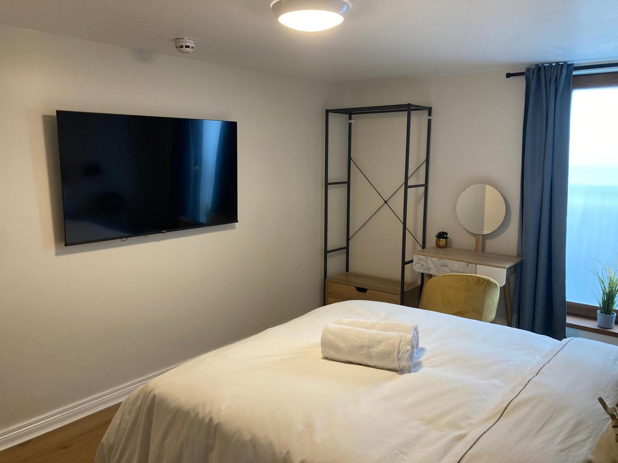 Smart 4K Tvs In All Bedrooms Double Vanity Sink Белфаст Экстерьер фото