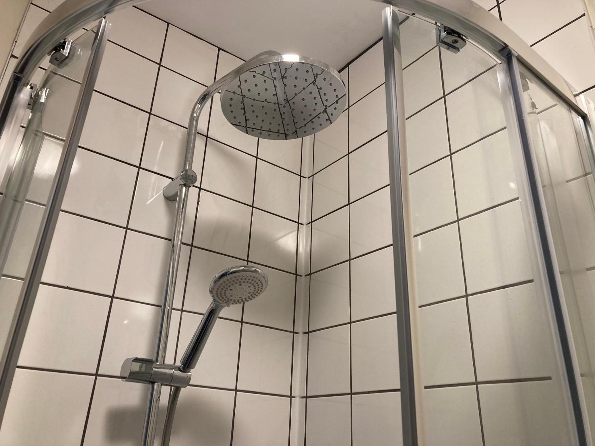 Smart 4K Tvs In All Bedrooms Double Vanity Sink Белфаст Экстерьер фото