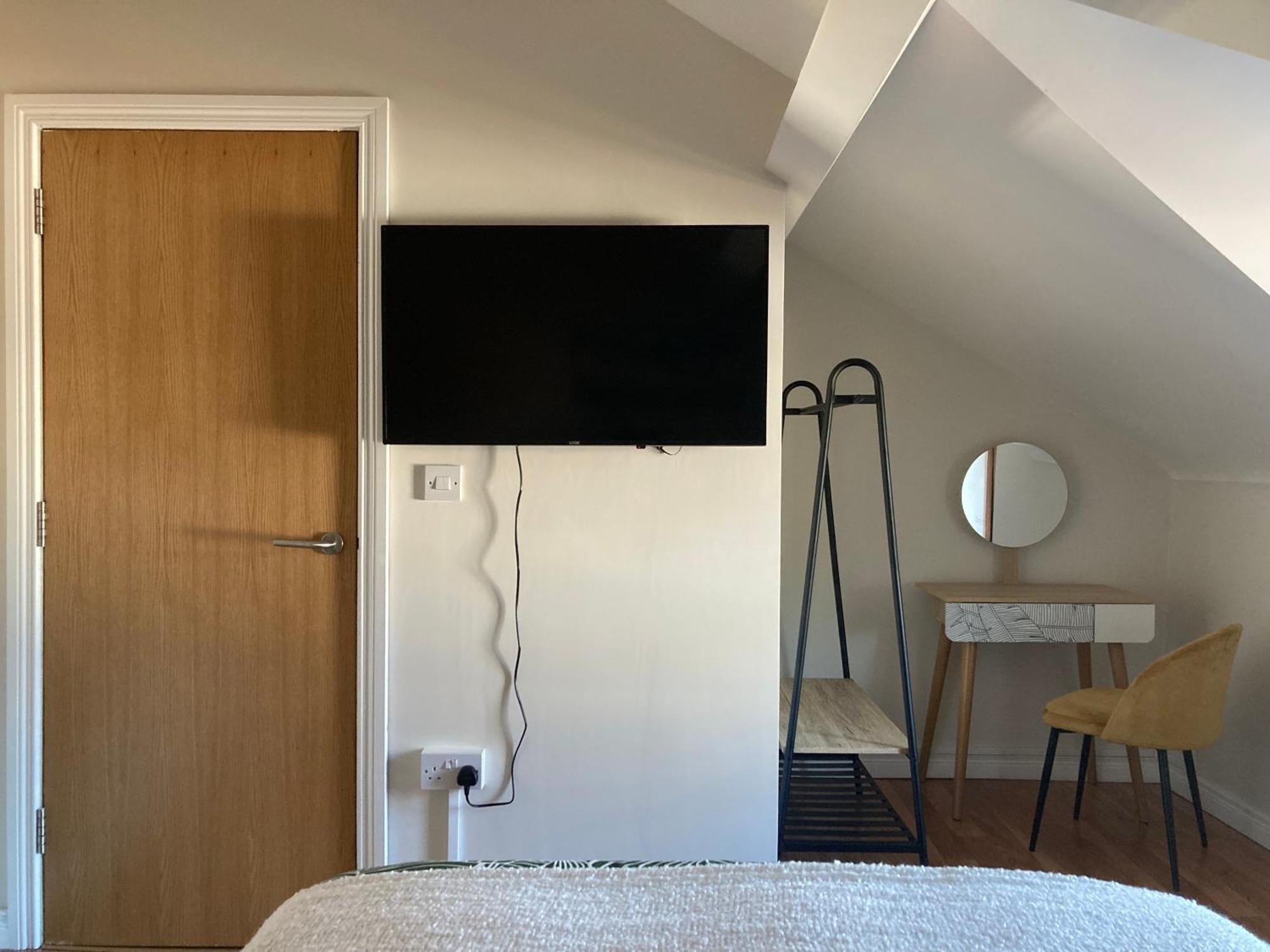 Smart 4K Tvs In All Bedrooms Double Vanity Sink Белфаст Экстерьер фото